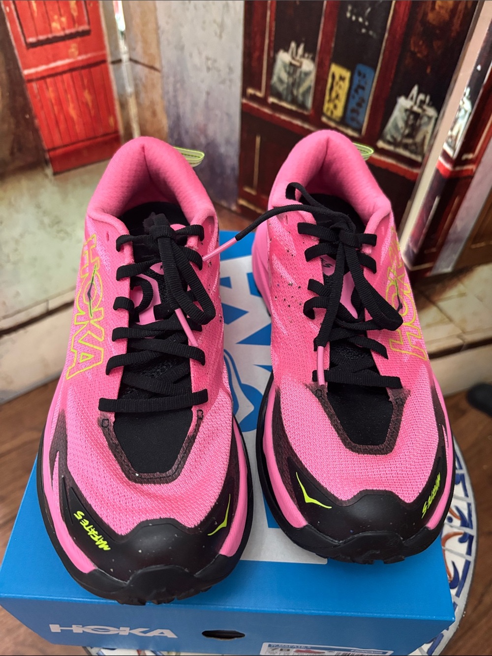 Hoka Mafate 5, Neon Rose/Black, 7B